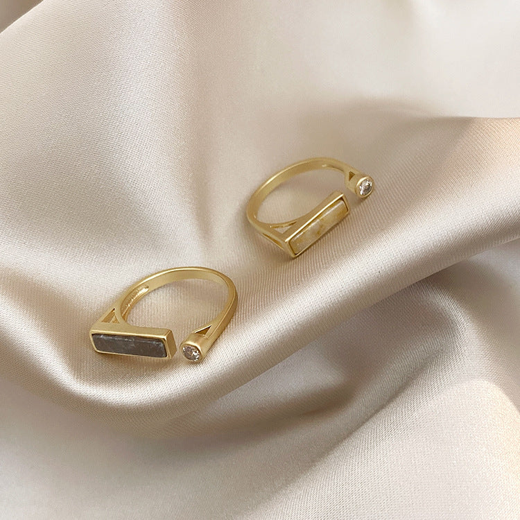 Vintage Marble Ring with Sparkling Zircon