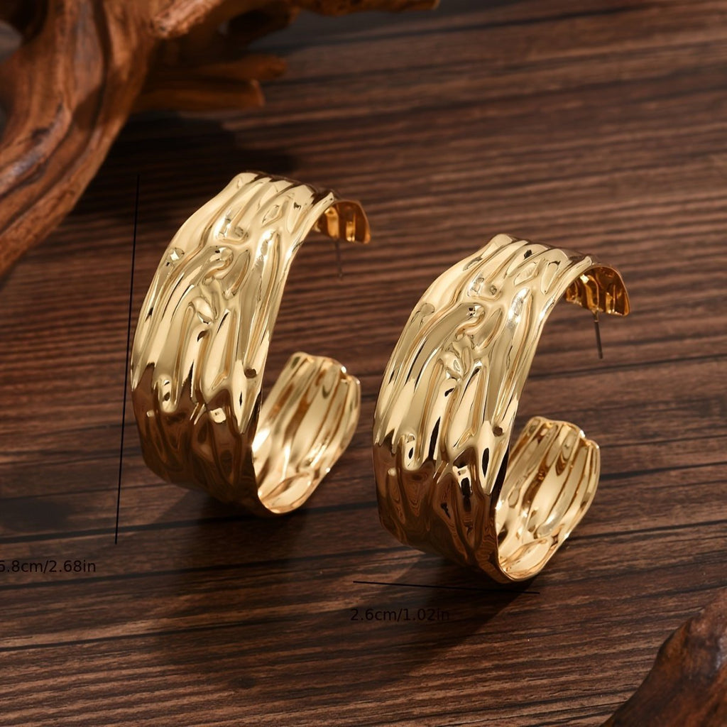 Minimalist Gold Hoop Earrings – Eye-Catching Style