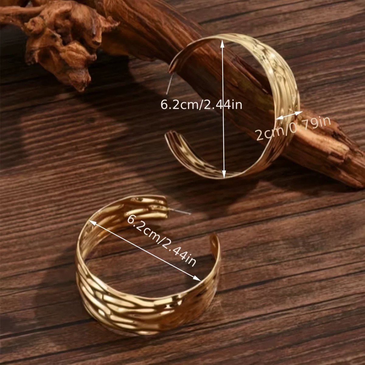 Minimalist Gold Hoop Earrings – Eye-Catching Style