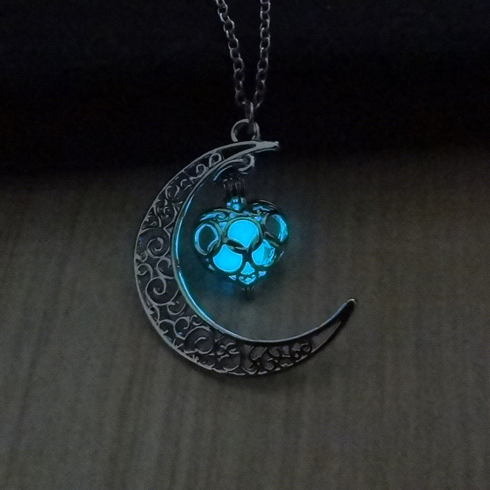 Silver Plated Glow Pendant Necklace – Sleek & Stylish