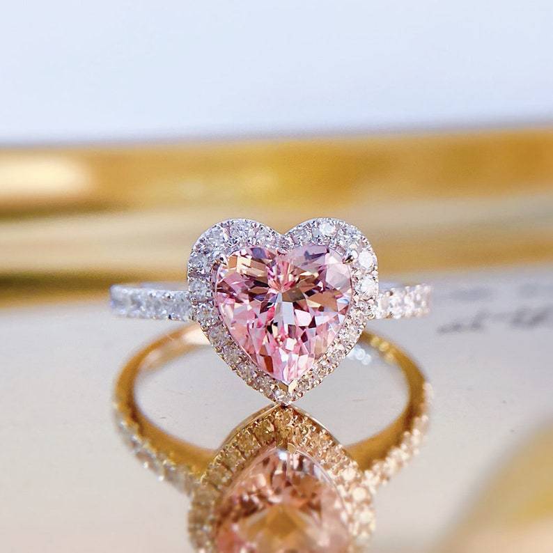 Stylish Loving Heart Ring – Pink Zircon Inlay