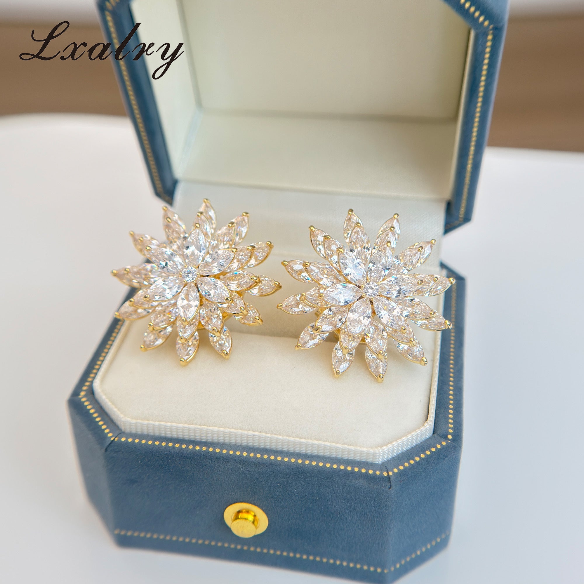 ✨ Laxly 18K Gold-Plated Copper Flower Jewellery Set – Baroque Statement Ring & Earrings