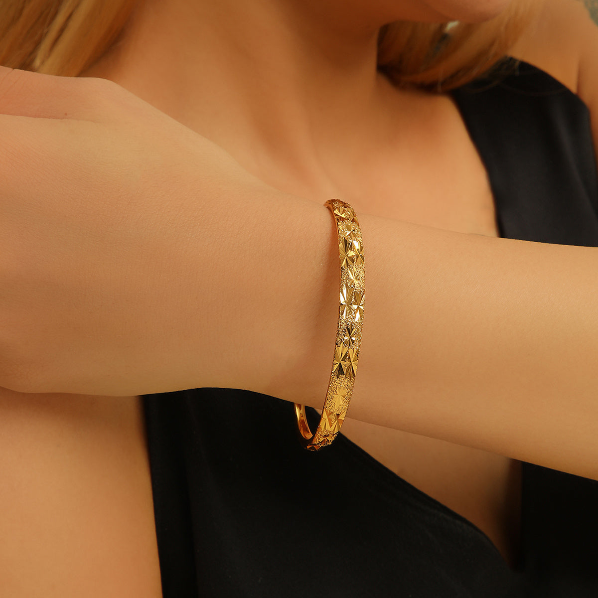 18K Gold-Plated Vintage Bracelet – Delicate Pattern Open Bangle for Daily Wear & Gifts