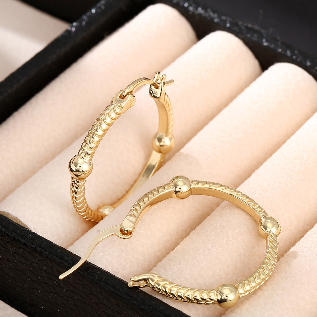 Large Geometric Circle Earrings – Retro European & American Fashion
