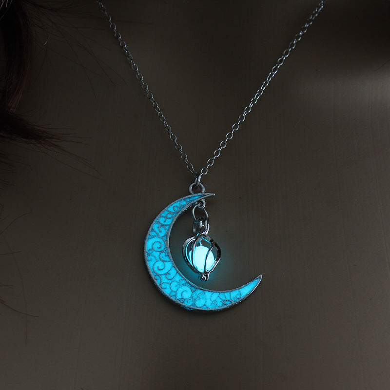 Silver Plated Glow Pendant Necklace – Sleek & Stylish