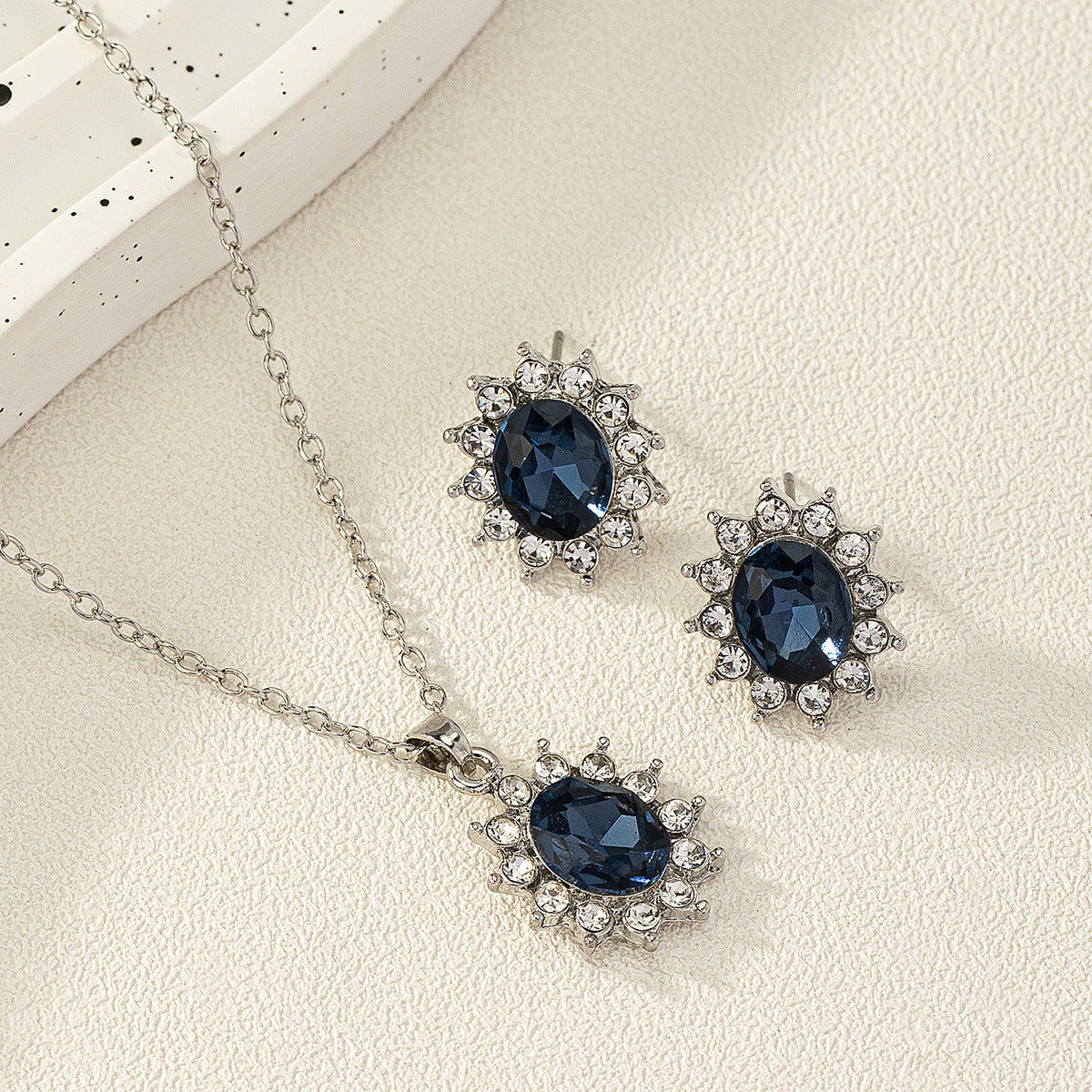 Women’s Sunflower Jewelry Set – Zircon Studs & Necklace