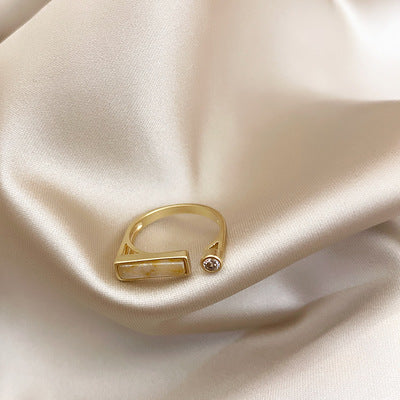 Vintage Marble Ring with Sparkling Zircon