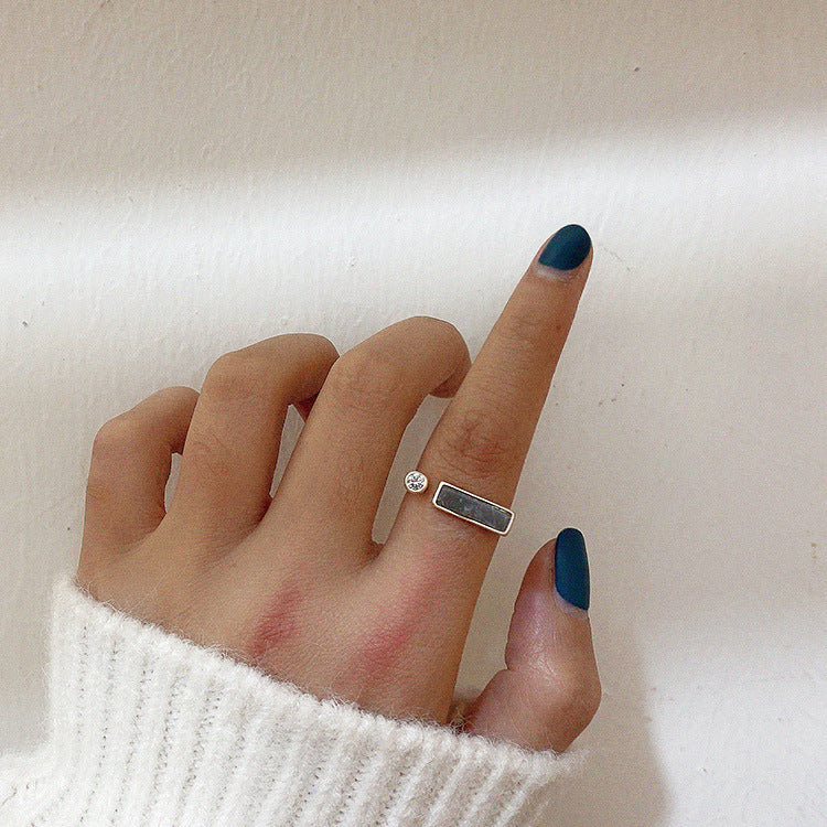 Vintage Marble Ring with Sparkling Zircon