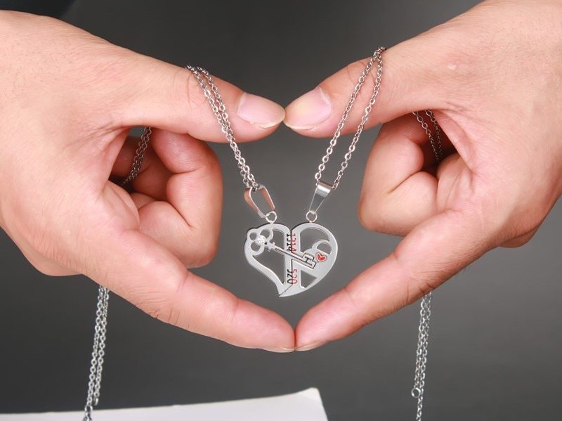 Couple’s Love Necklace Set – Elegant Stainless Steel Chain Pendant