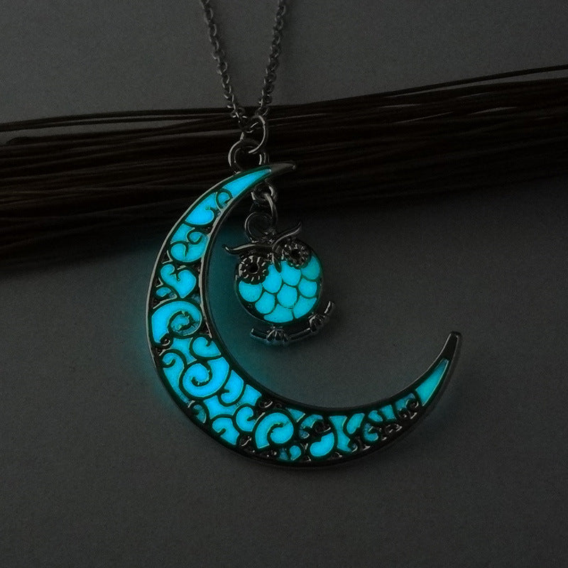 Silver Plated Glow Pendant Necklace – Sleek & Stylish