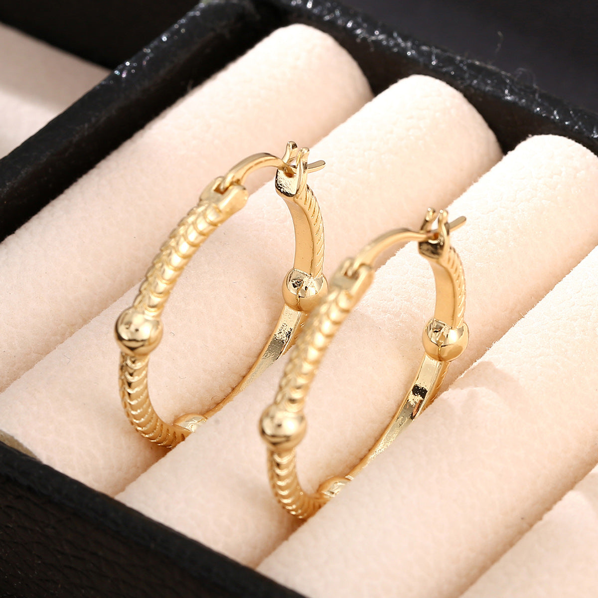 Large Geometric Circle Earrings – Retro European & American Fashion