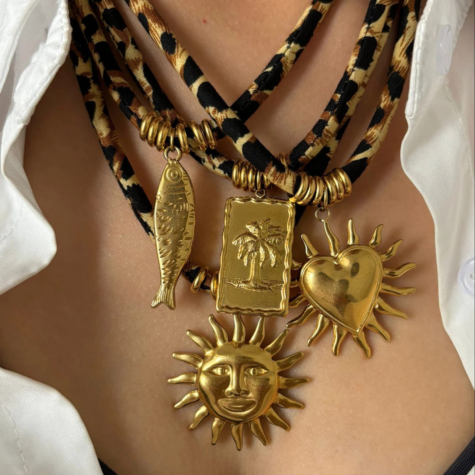 Trendy Women's Jewellery – Geometric Pendant with Leopard Print Rope