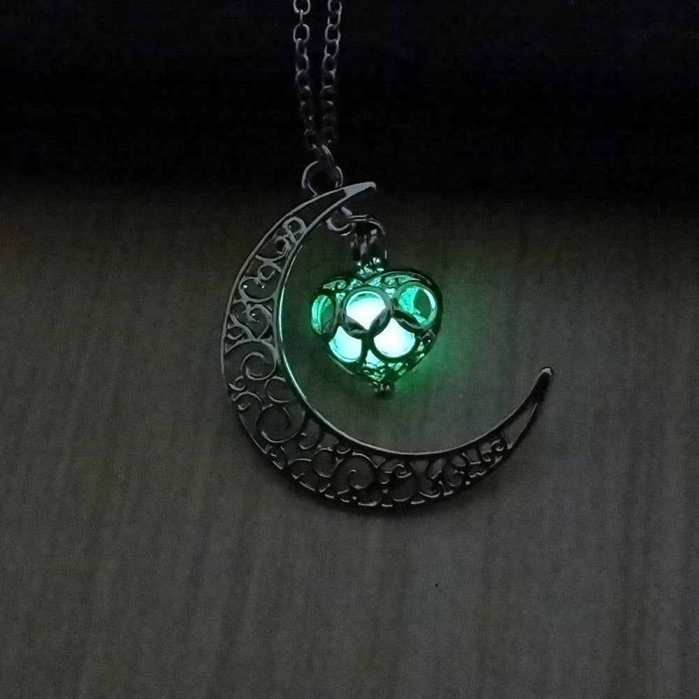 Silver Plated Glow Pendant Necklace – Sleek & Stylish