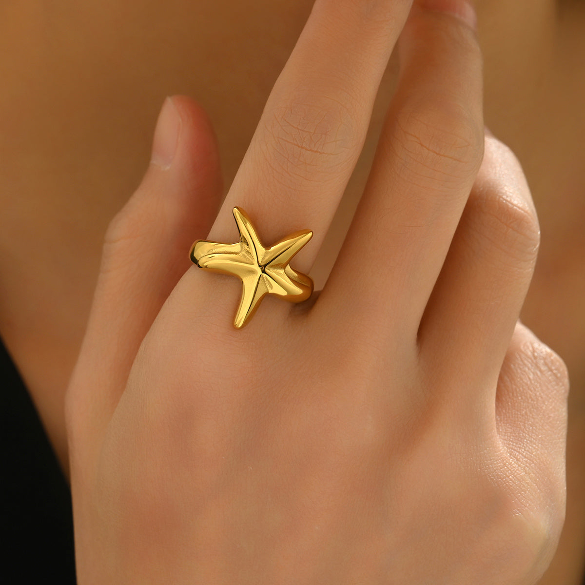 ✨ Laxly 18K Gold-Plated Stainless Steel Starfish Ring for Women – Minimalist Beach Style