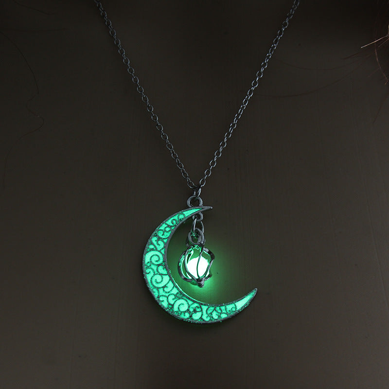 Silver Plated Glow Pendant Necklace – Sleek & Stylish
