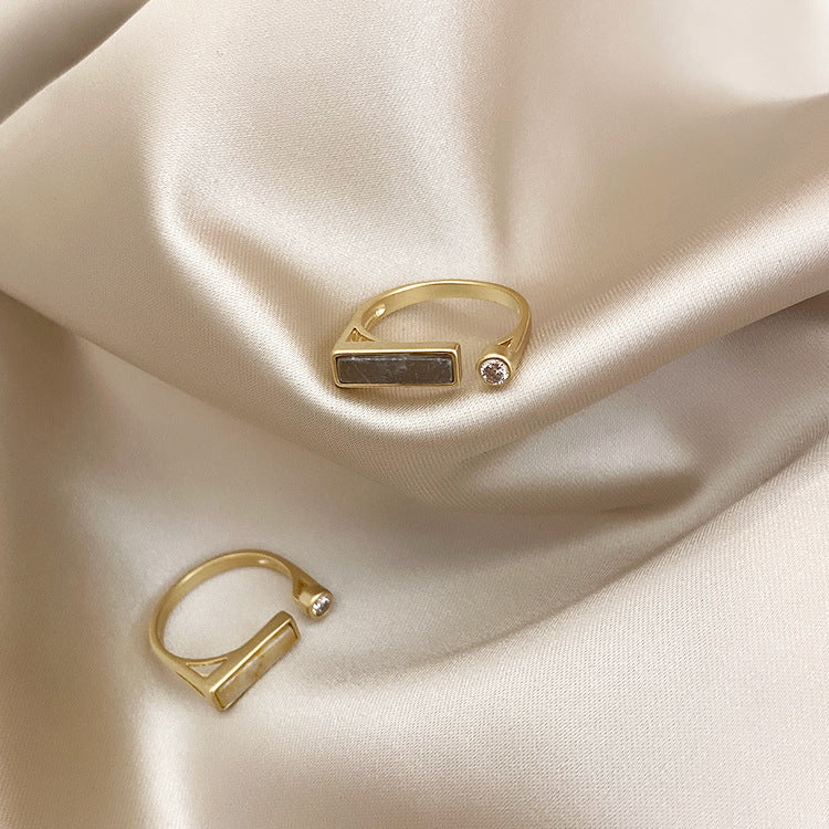 Vintage Marble Ring with Sparkling Zircon