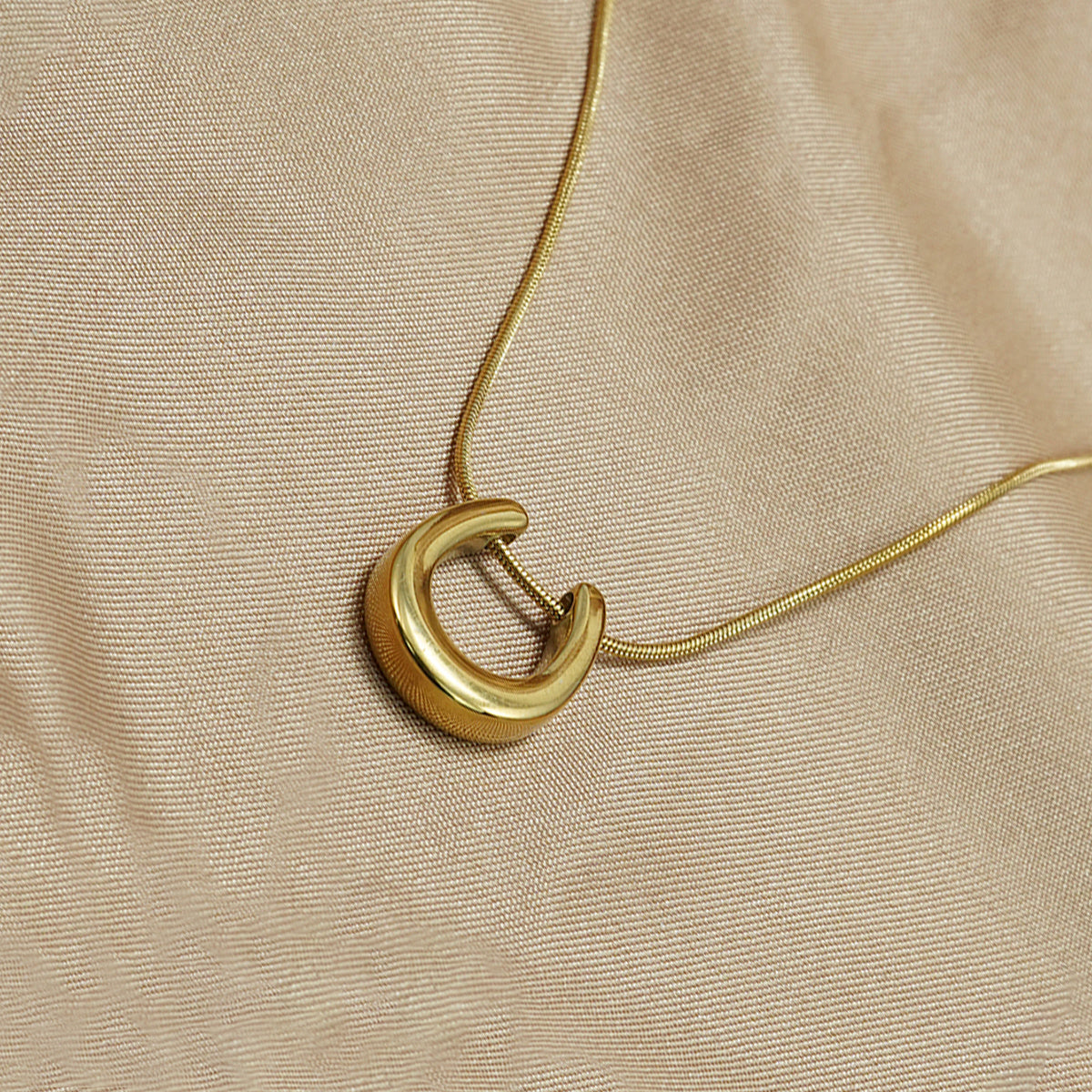 Laxly 18K Gold Plated Necklace – Modern Minimalist Stainless Steel Jewellery, Hypoallergenic & Timeless Gift for Her
