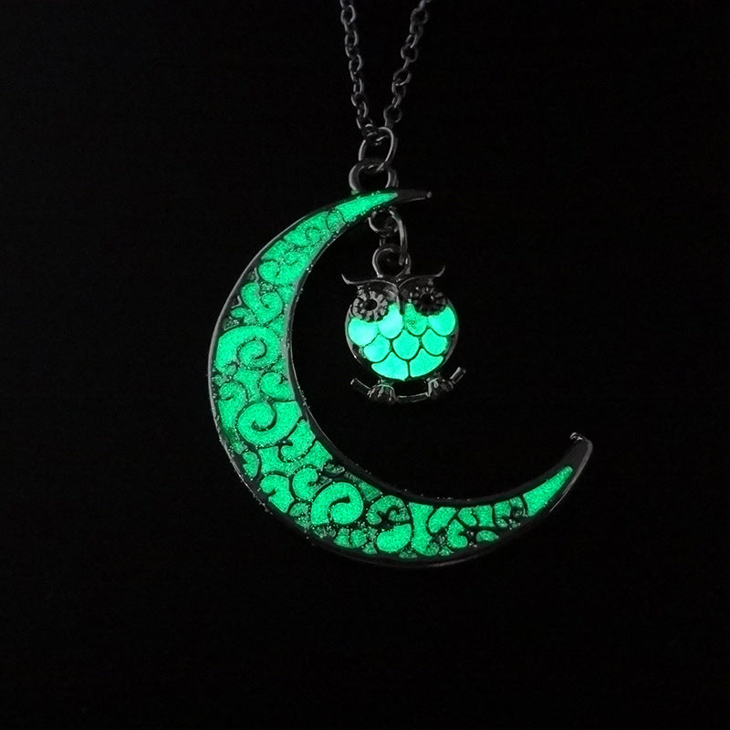 Silver Plated Glow Pendant Necklace – Sleek & Stylish