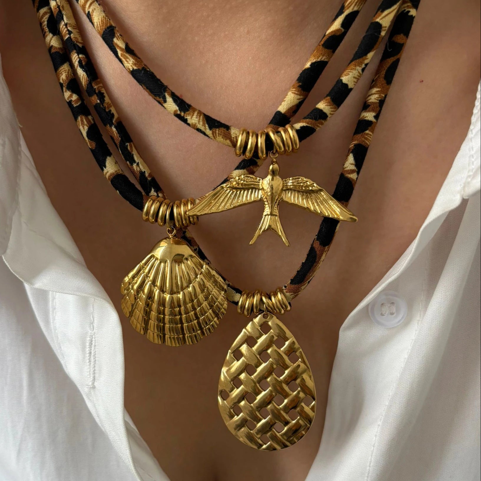 Trendy Women's Jewellery – Geometric Pendant with Leopard Print Rope