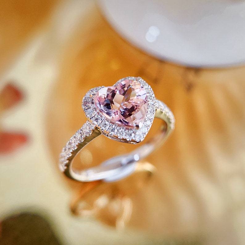 Stylish Loving Heart Ring – Pink Zircon Inlay