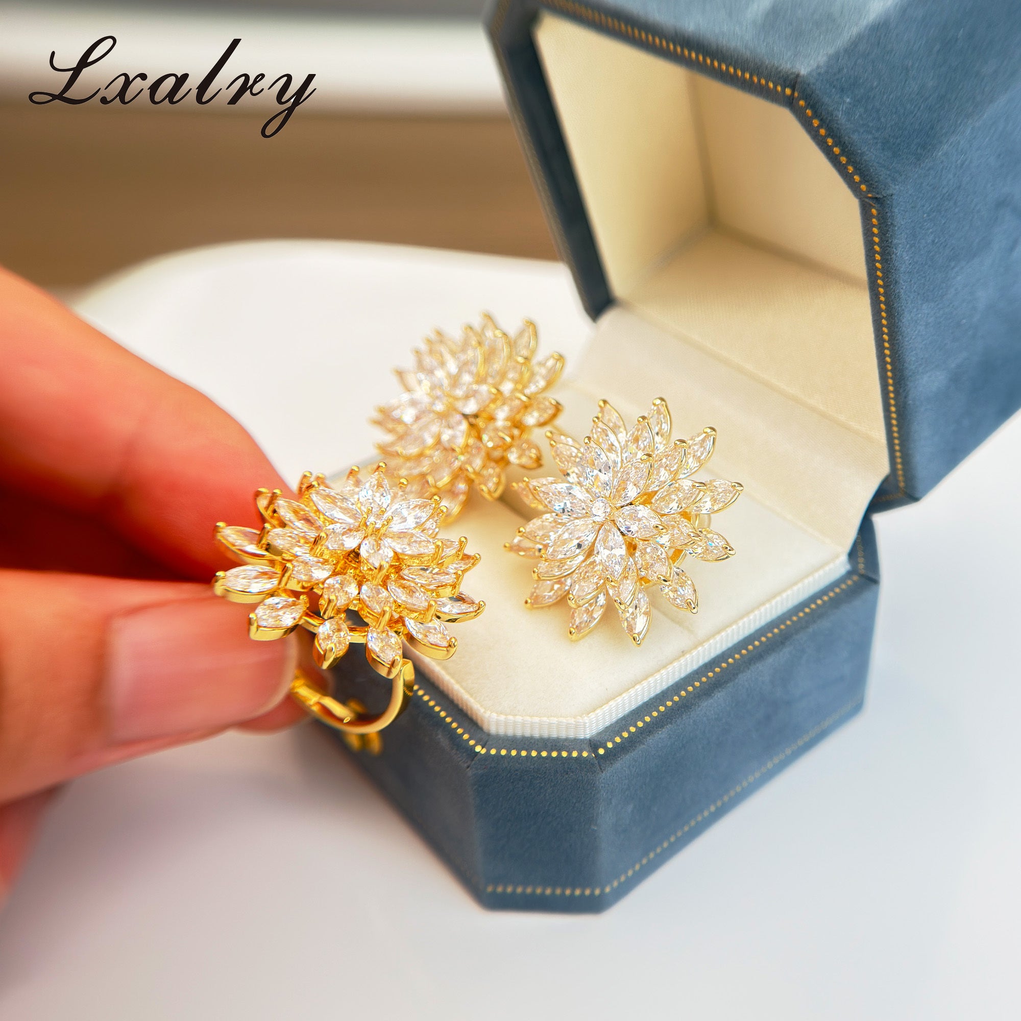 ✨ Laxly 18K Gold-Plated Copper Flower Jewellery Set – Baroque Statement Ring & Earrings