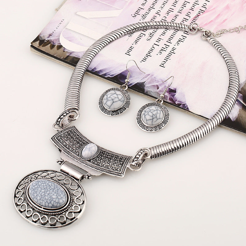 Minimalist Hollow Oval Gemstone Necklace
