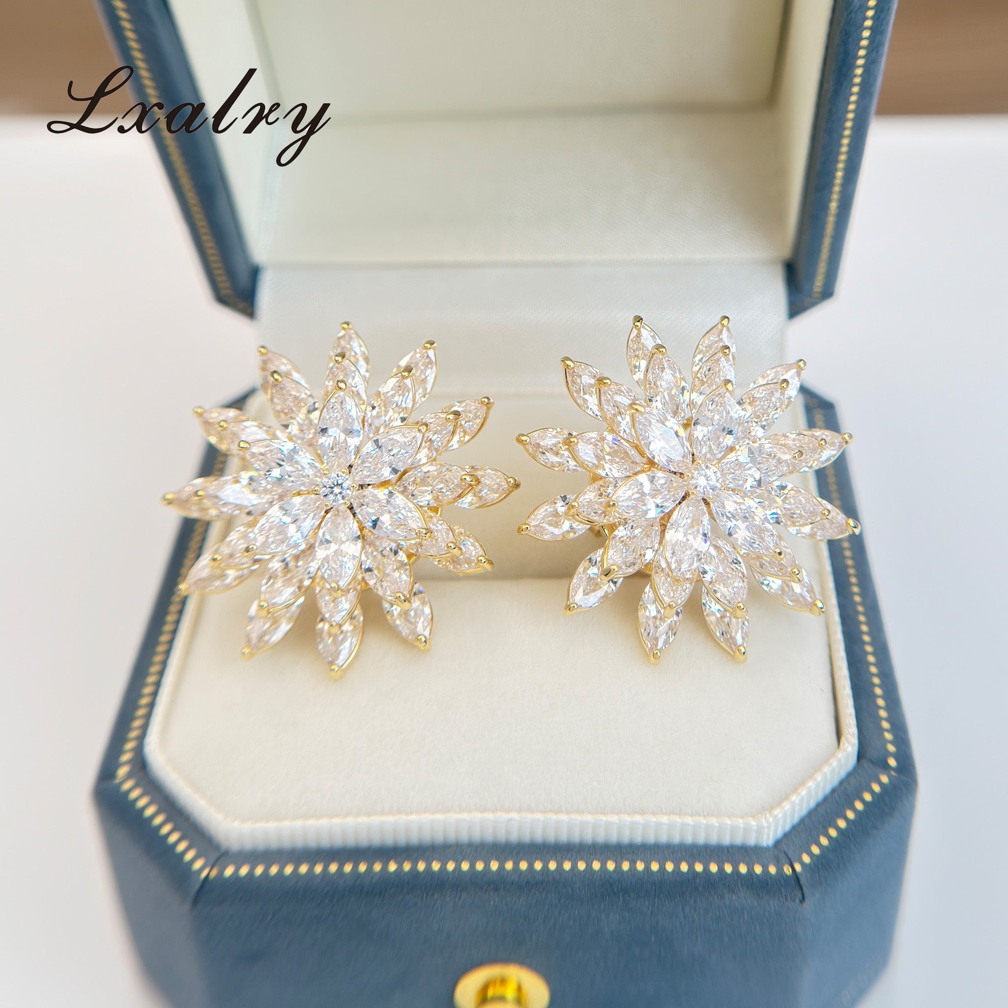 ✨ Laxly 18K Gold-Plated Copper Flower Jewellery Set – Baroque Statement Ring & Earrings