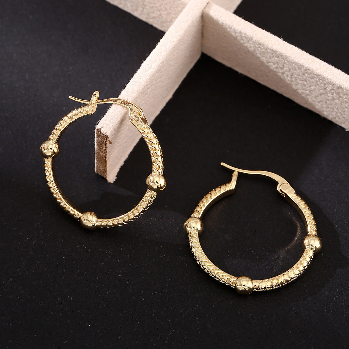 Large Geometric Circle Earrings – Retro European & American Fashion