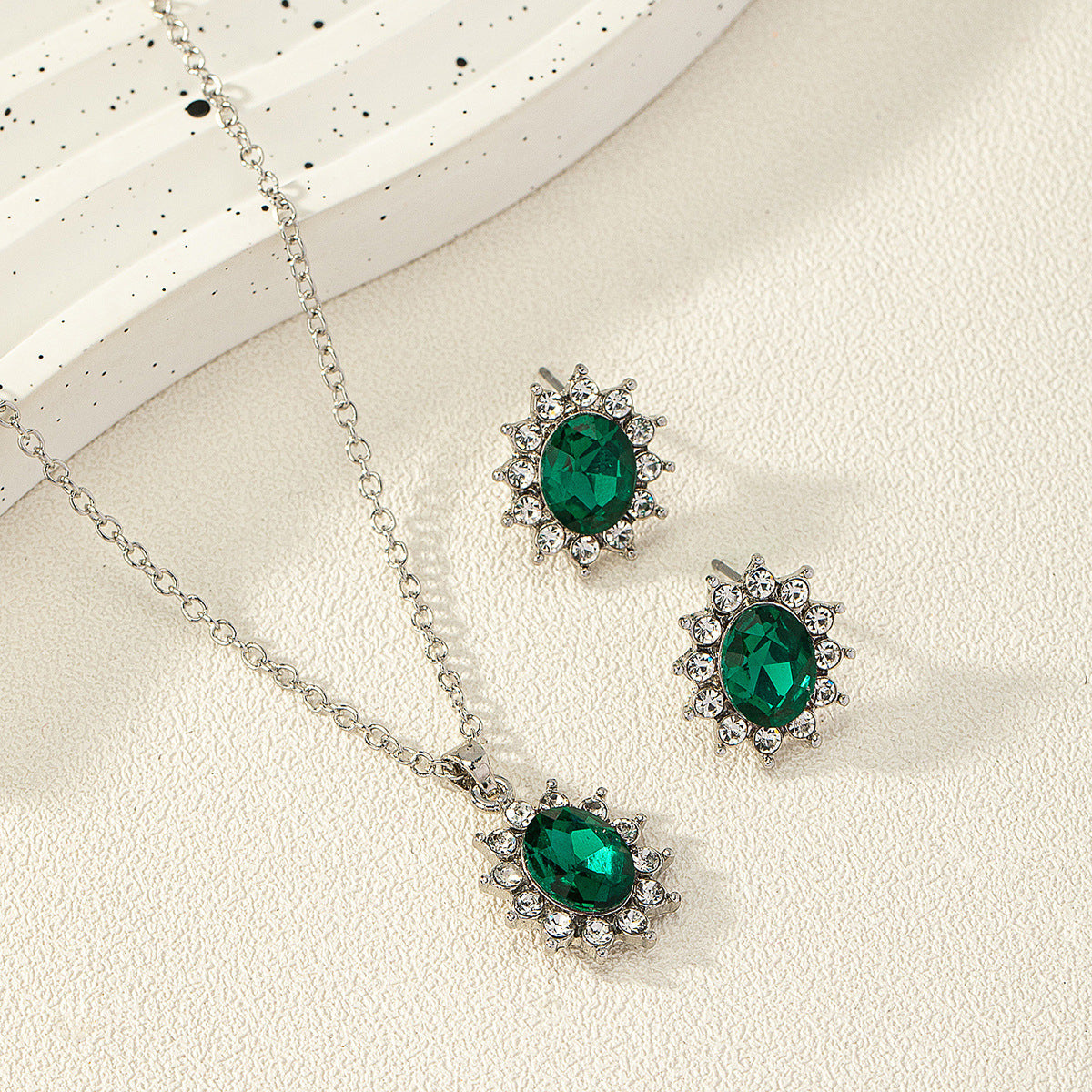 Women’s Sunflower Jewelry Set – Zircon Studs & Necklace